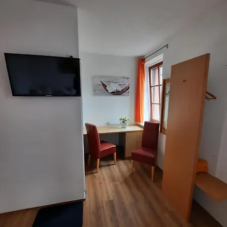 & Zum Goeschen בית הארחה